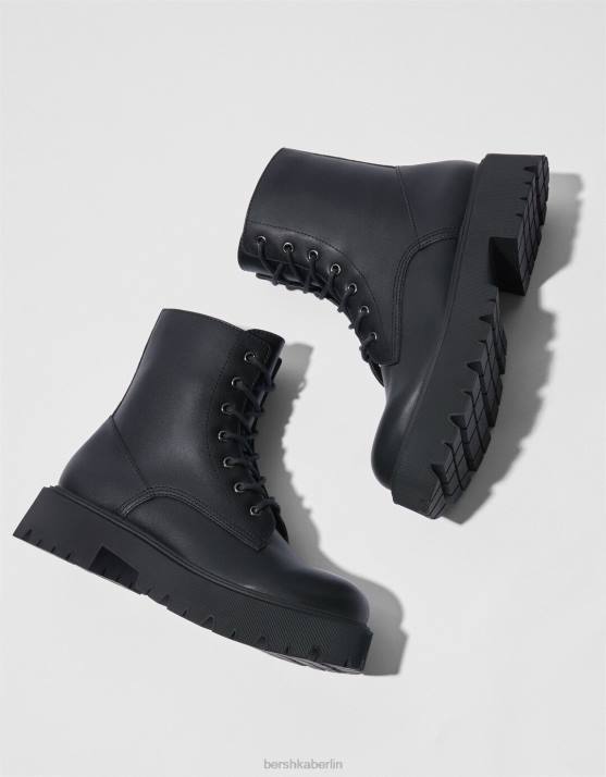Schwarz Bershka unisex Flache Stiefeletten zum Schnüren H00J4196