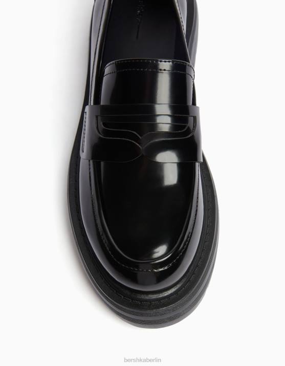 Schwarz Bershka unisex Slipper mit Penny-Riemen und Profilsohle H00J4198