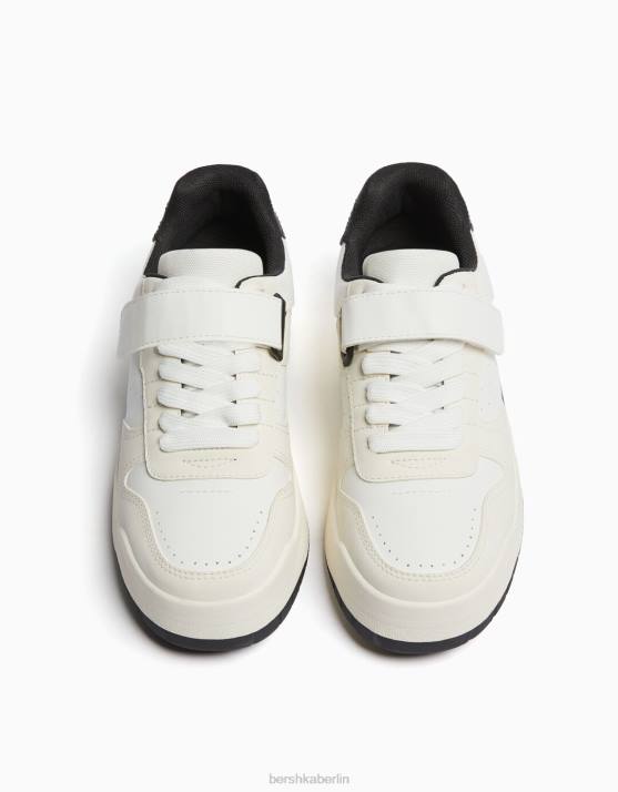Weiss Bershka unisex Brogue-Sneaker mit Riemendetail H00J4195