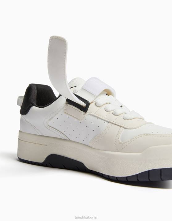 Weiss Bershka unisex Brogue-Sneaker mit Riemendetail H00J4195