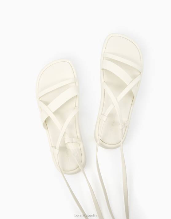 Weiss Bershka unisex Flache Plateausandalen mit Knöchelriemen H00J4172